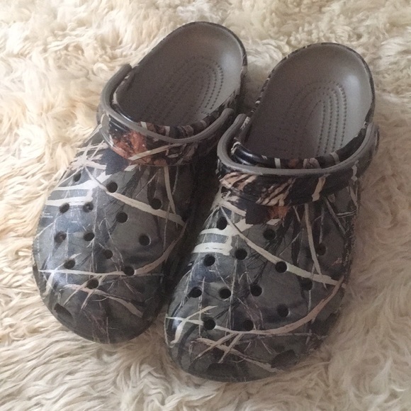camo crocs mens size 11